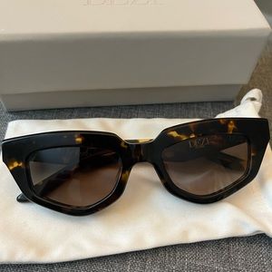 Dezi On Read sunglasses